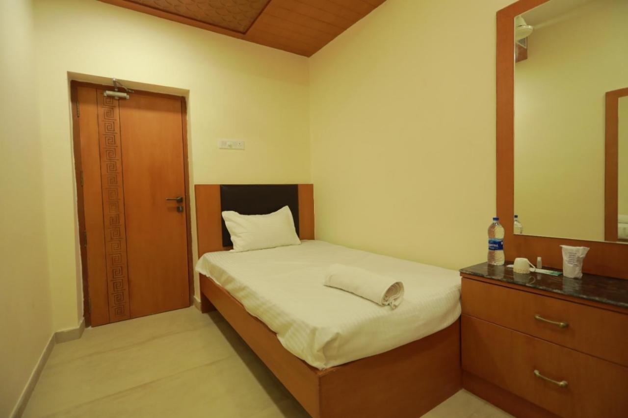 Hotel Ashok Palace Karur  Ngoại thất bức ảnh