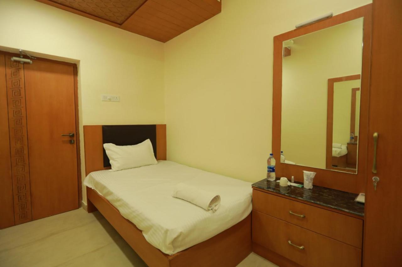 Hotel Ashok Palace Karur  Ngoại thất bức ảnh